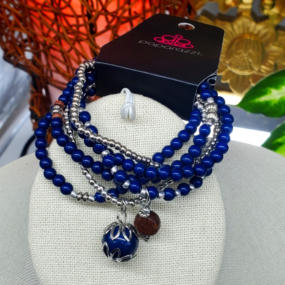 stretch bracelet with blue beads